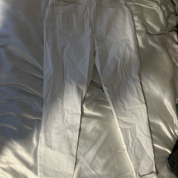 white curvy jean - Picture 3 of 3